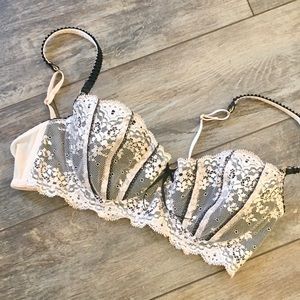 Elle Macpherson lacy bra, 34B